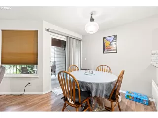 Photo #5: 22167621 Listing