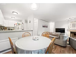 Photo #6: 22167621 Listing