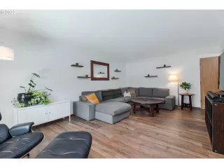 Photo #4: 22167896 Listing