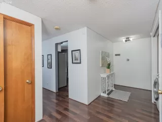 Photo #5: 22168092 Listing