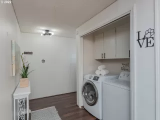 Photo #6: 22168092 Listing