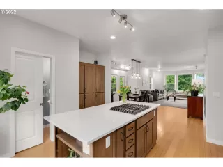 Photo #4: 22168103 Listing