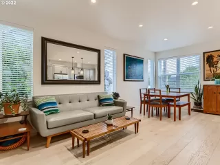 Photo #5: 22168234 Listing