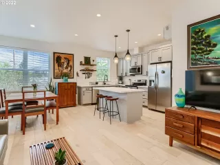 Photo #6: 22168234 Listing