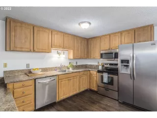 Photo #4: 22170236 Listing