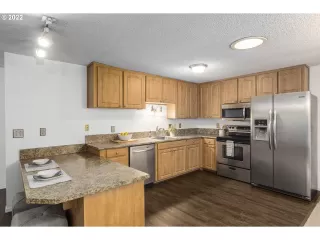 Photo #5: 22170236 Listing