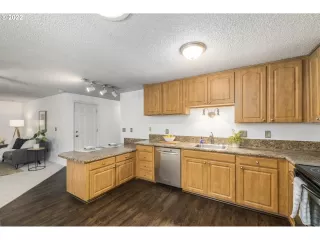 Photo #6: 22170236 Listing