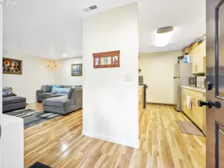 Photo #2: 22171072 Listing