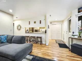 Photo #3: 22171072 Listing