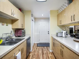 Photo #4: 22171072 Listing