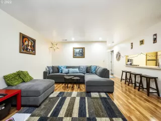 Photo #6: 22171072 Listing