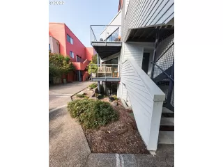 Photo #5: 22171131 Listing