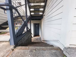 Photo #6: 22171131 Listing