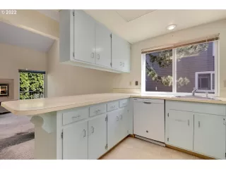 Photo #6: 22171254 Listing