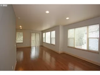 Photo #4: 22173702 Listing