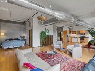 Photo #5: 22173965 Listing