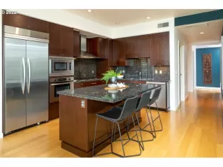 Photo #5: 22174252 Listing