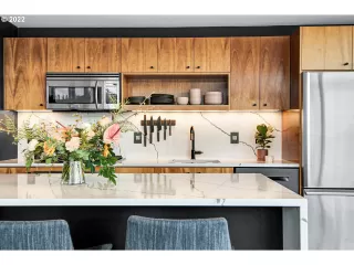 Photo #5: 22174563 Listing