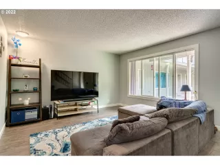 Photo #4: 22174918 Listing