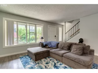 Photo #5: 22174918 Listing