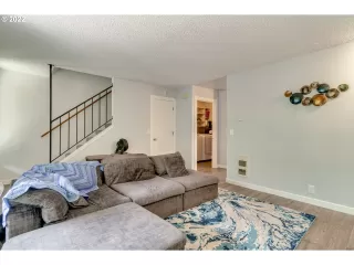 Photo #6: 22174918 Listing