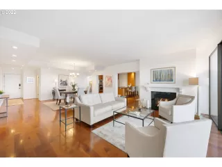 Photo #4: 22176092 Listing