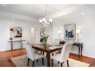 Photo #6: 22176092 Listing