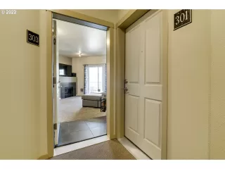 Photo #5: 22177248 Listing