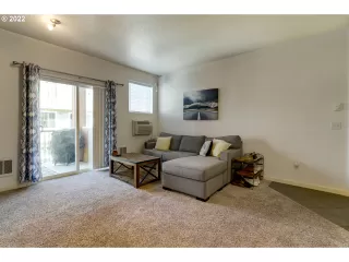 Photo #6: 22177248 Listing