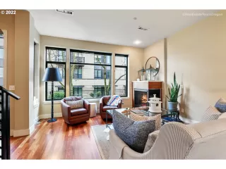 Photo #5: 22178550 Listing