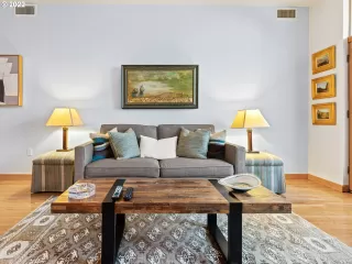 Photo #2: 22179163 Listing