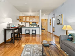 Photo #4: 22179163 Listing