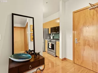 Photo #6: 22179163 Listing