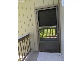 Photo #5: 22179954 Listing