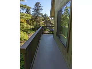 Photo #6: 22179954 Listing