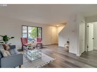 Photo #5: 22179991 Listing