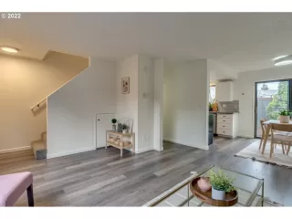 Photo #6: 22179991 Listing