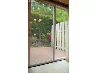 Photo #5: 22180062 Listing