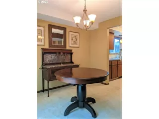 Photo #6: 22180062 Listing