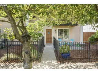 More Details about MLS # 22182675 : 4830 SE STARK ST 5