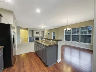 Photo #2: 22182755 Listing 