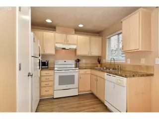 Photo #5: 22184261 Listing