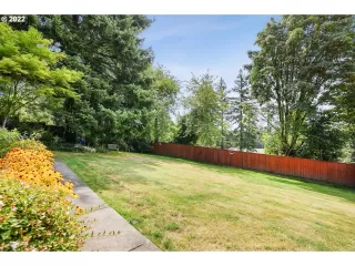 Photo #5: 22184489 Listing