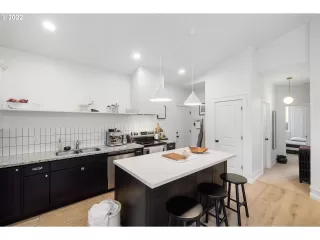 Photo #3: 22185538 Listing