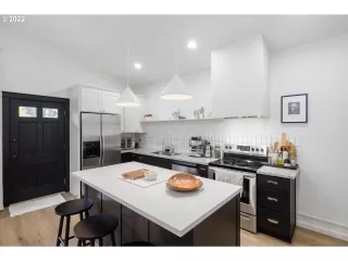 Photo #4: 22185538 Listing