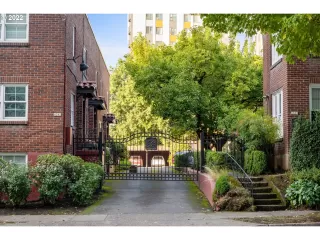 Photo #1: 22185708 Listing