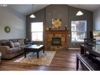 Photo #3: 22185835 Listing