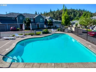 Photo #4: 22185835 Listing