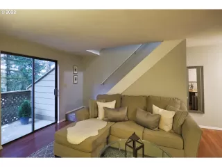 Photo #2: 22185911 Listing