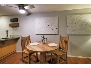 Photo #6: 22185911 Listing